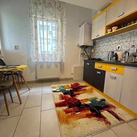 Downtown "Rendez-Vous" Luxury Apartment Bacau Exterior photo
