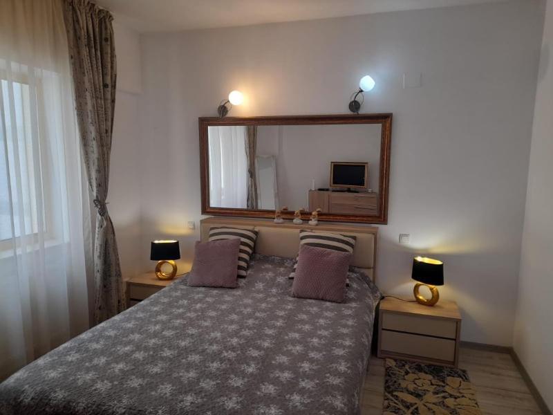 Downtown "Rendez-Vous" Luxury Apartment Bacau Exterior photo