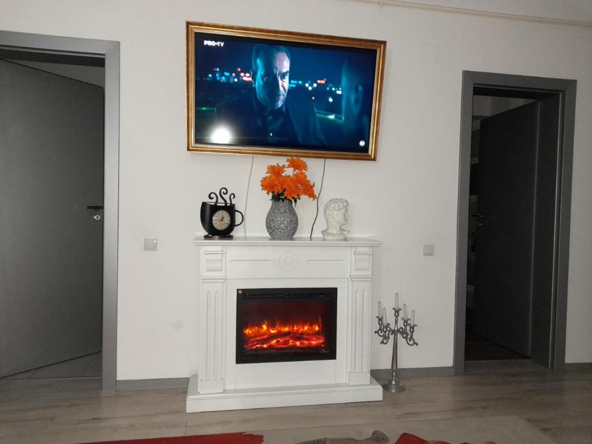 Downtown "Rendez-Vous" Luxury Apartment Bacau Exterior photo