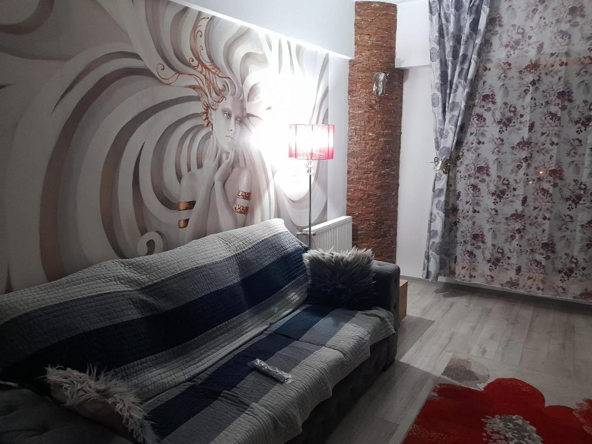 Downtown "Rendez-Vous" Luxury Apartment Bacau Exterior photo