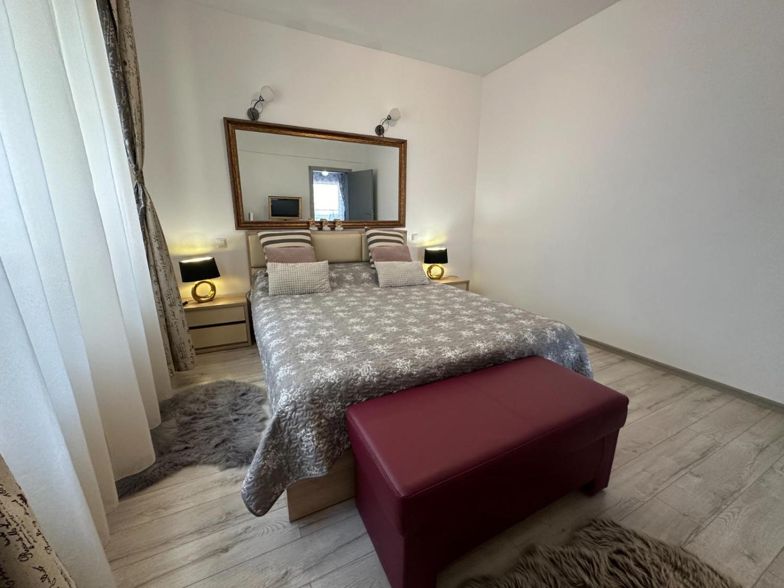 Downtown "Rendez-Vous" Luxury Apartment Bacau Exterior photo
