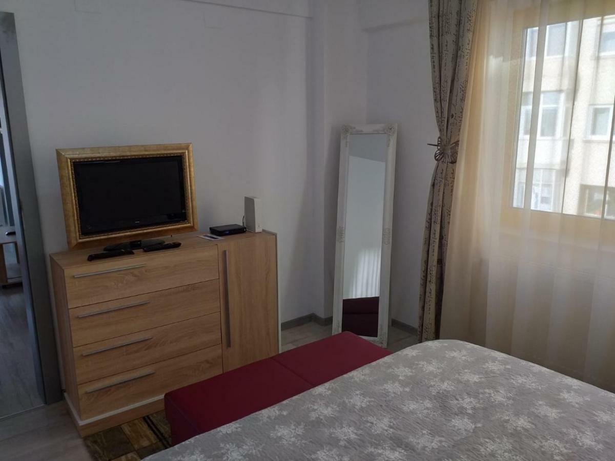 Downtown "Rendez-Vous" Luxury Apartment Bacau Exterior photo
