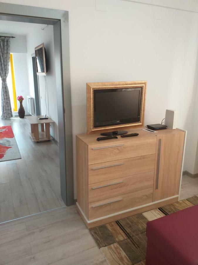Downtown "Rendez-Vous" Luxury Apartment Bacau Exterior photo
