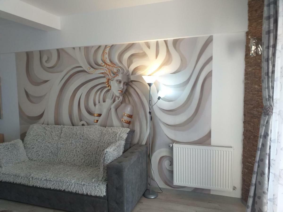 Downtown "Rendez-Vous" Luxury Apartment Bacau Exterior photo